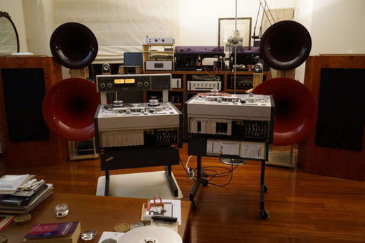 Critical Listening at Home: Audiophile High-Fidelity Sound Reproducing Systems and the Recording Industry