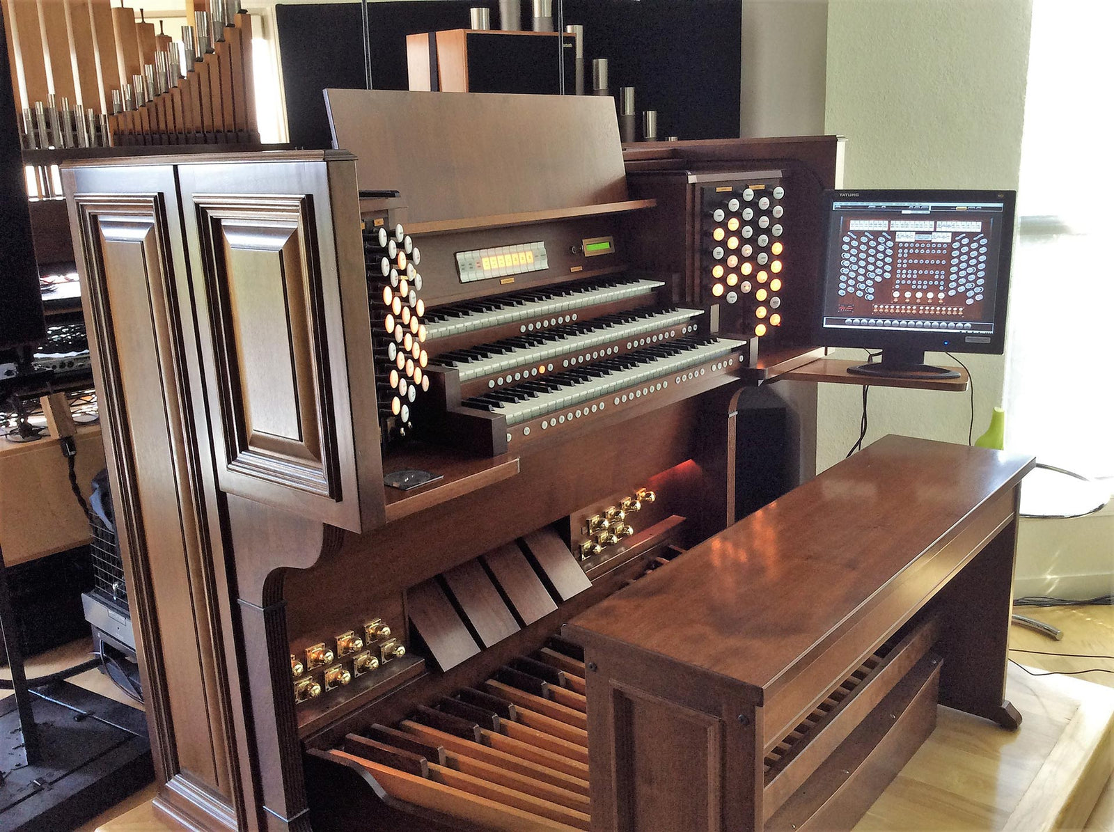 The Pipe Organ in my Living Room : A Lifelong Journey