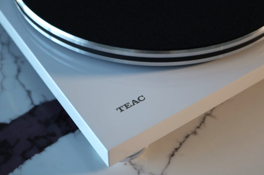 TEAC’s TN-3B-SE Turntable Plays Bob Dylan