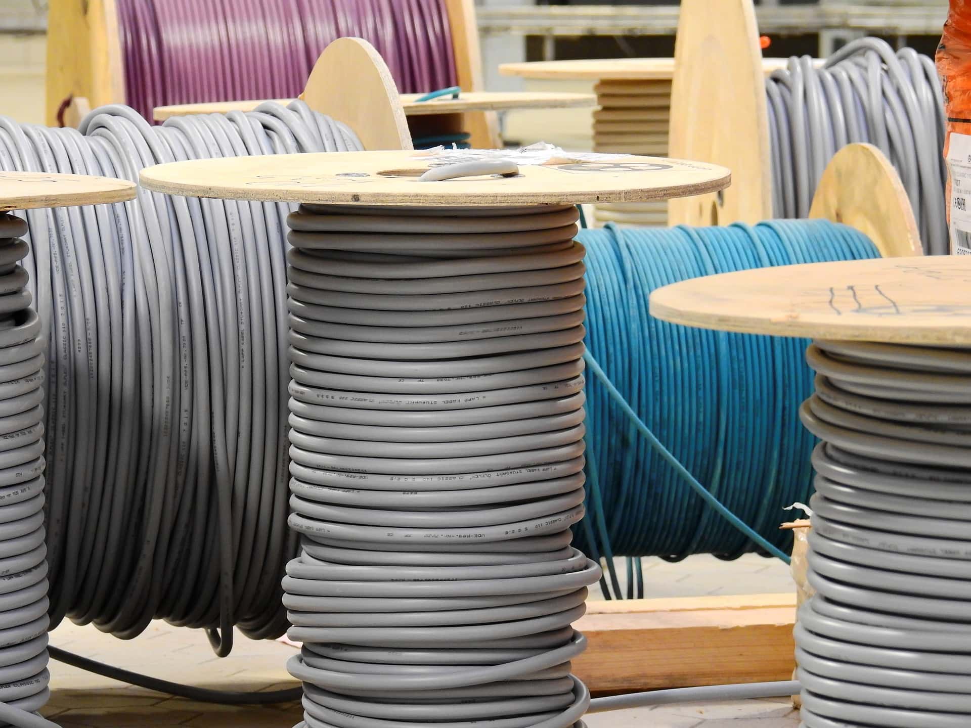 Loudspeaker cable length