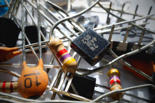 Replacing capacitors in vintage equipment