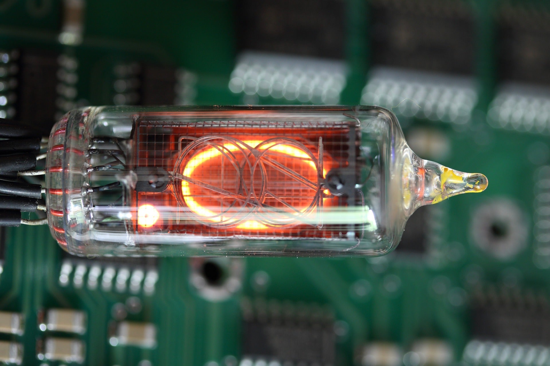 Do vacuum tubes reduce resolution?