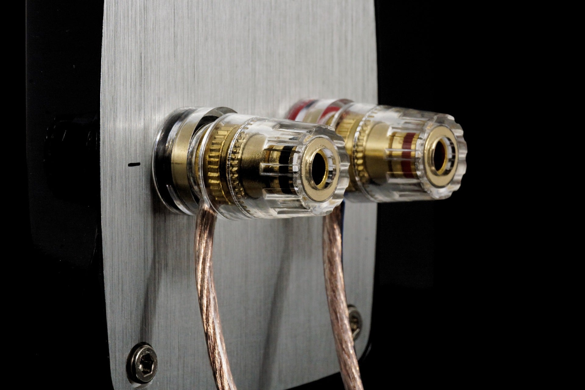 Why should speaker cables have a minimum length?