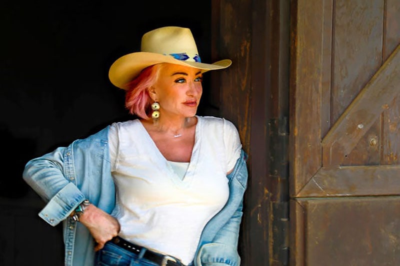 Tanya Tucker: Delta Dawn Never Sets