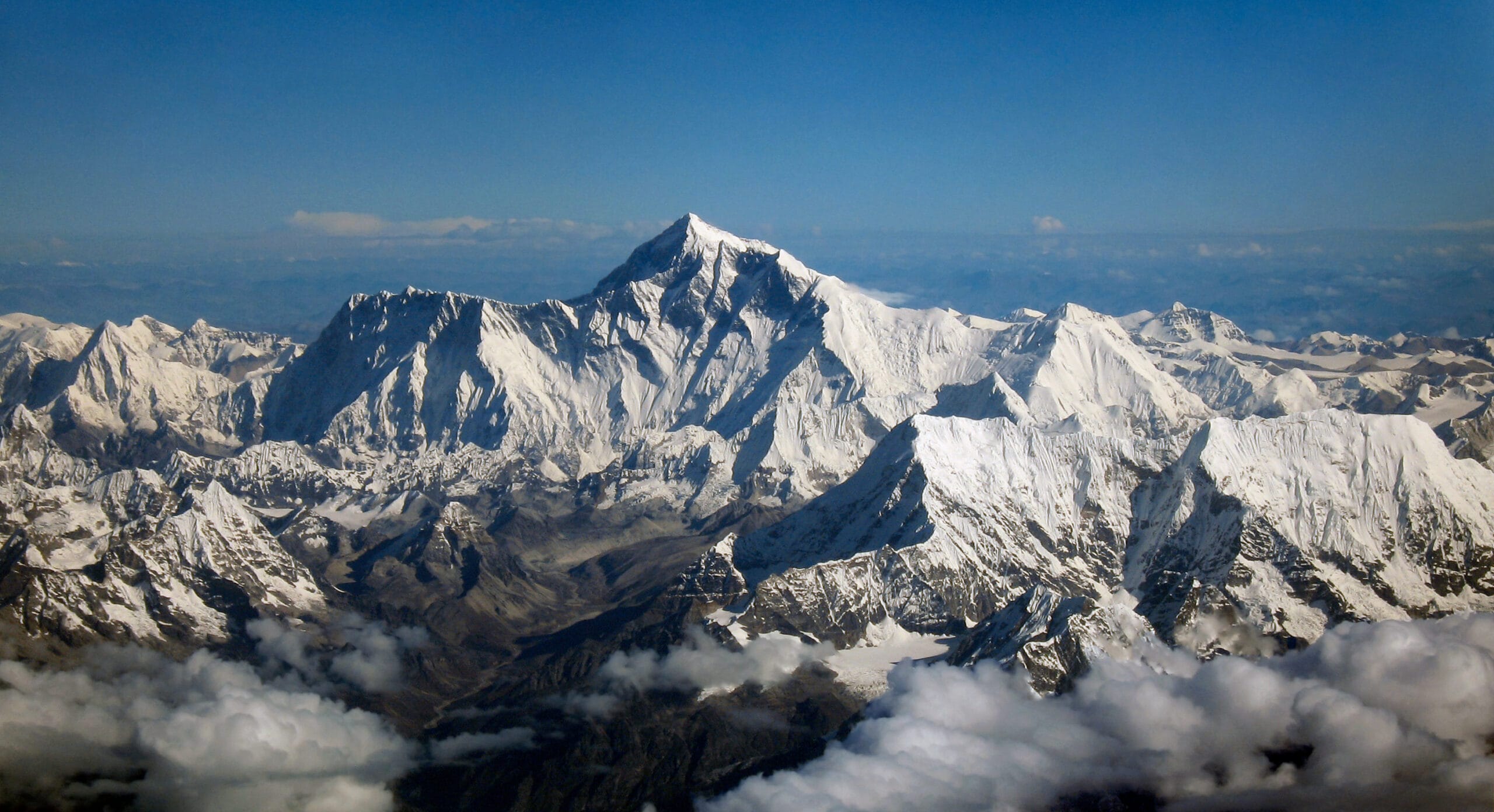 Mount Everest. Courtesy of Wikimedia Commons/shrimpo1967, modified by Papa Lima Whiskey 2.