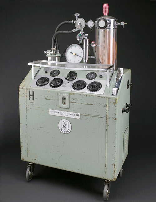 Nope, it's not an air-bearing turntable pump: it's an Engström Model 150 respirator. Courtesy of Wikimedia Commons/Science Museum Group.