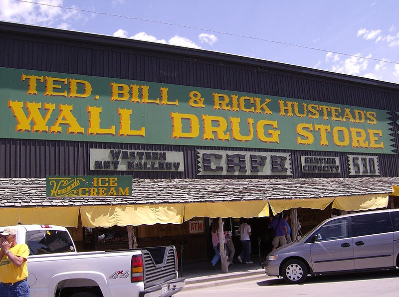 Wall Drug Store, 2007. Courtesy of Wikimedia Commons/Coemgenus.