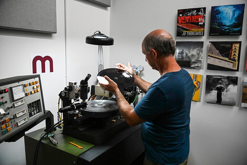 Scott Hull inspecting a cut in front of his Neumann VMS-82 lathe at Masterdisk. Courtesy of Scott Hull.