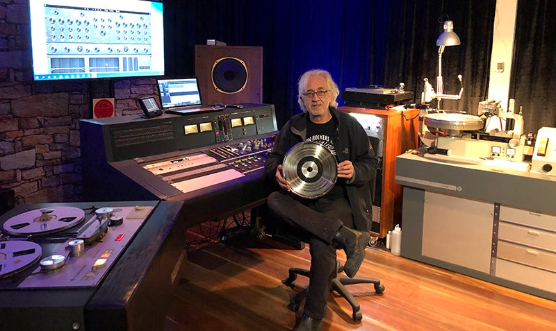 Neumann VMS-70 disk mastering lathe, along with console and preview head tape machine. Courtesy of Mike Papas, XL Productions, Ashbury, Australia, http://www.vinylrecordproduction.com/.