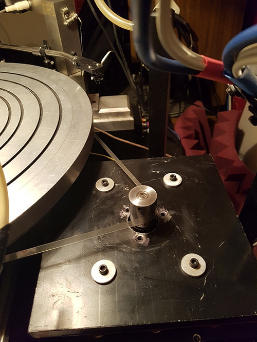 The motor, drive belt and vacuum platter on an L.J. Scully LS-76. This configuration allows the motor to spin much faster than the platter, which makes accurate electronic speed regulation easier. Courtesy of Tor Degerstrøm/THD Vinyl Mastering.