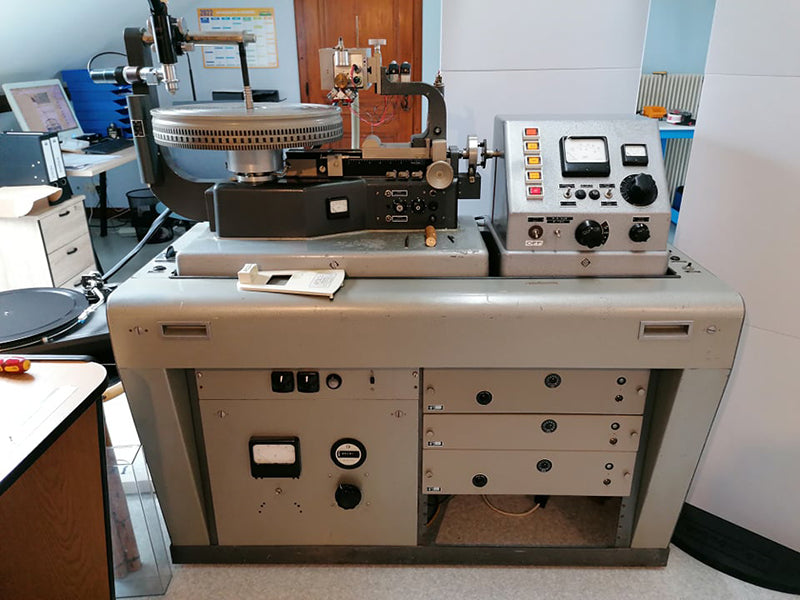 Neumann VMS special lathe, a complete system on a Neumann cabinet, filled with Neumann electronics. Courtesy of David Zanfrino of Cutting 70 in Corre, France.