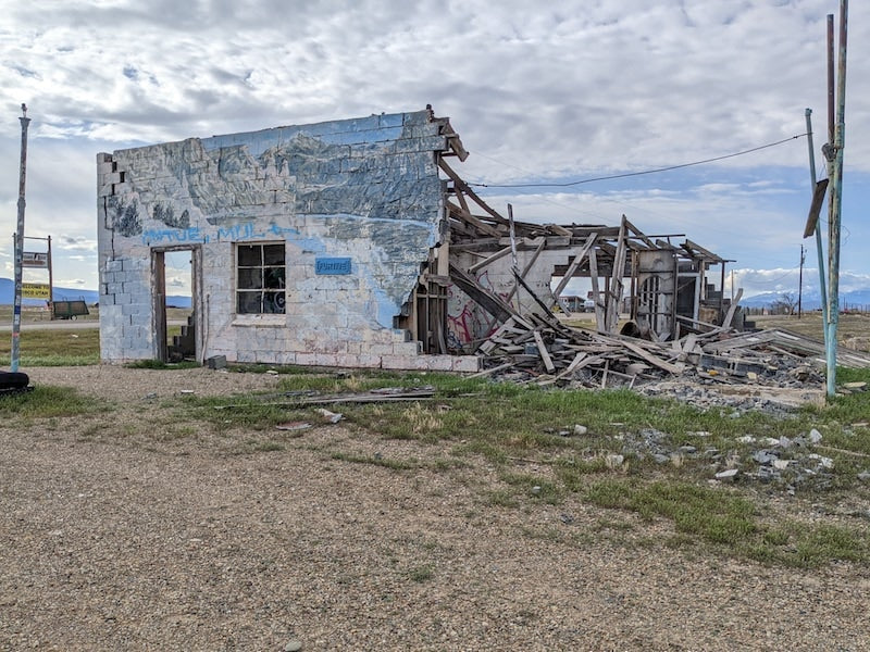 The abandoned Shell station.