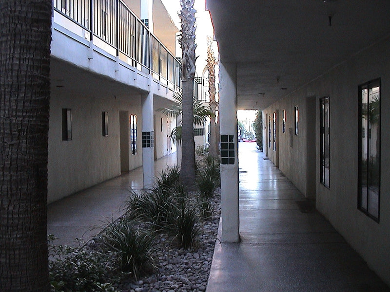 Memory lane: a hallway at the Alexis Park Hotel, Las Vegas, where the high-end exhibitors used to be located. Courtesy of Wikimedia Commons/Linux Journal.