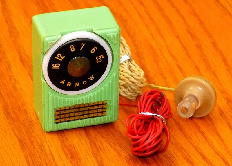 Circa 1950s Arrow transistor radio with earpiece. Courtesy of Wikimedia Commons/Joe Haupt.