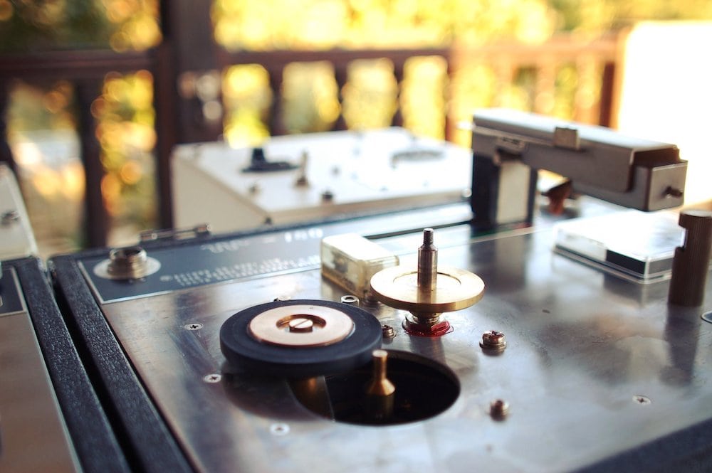 Motor capstan, idler wheel and bearing spindle on a Hara M-180. Courtesy of Agnew Analog Reference Instruments/Sabine Agnew.