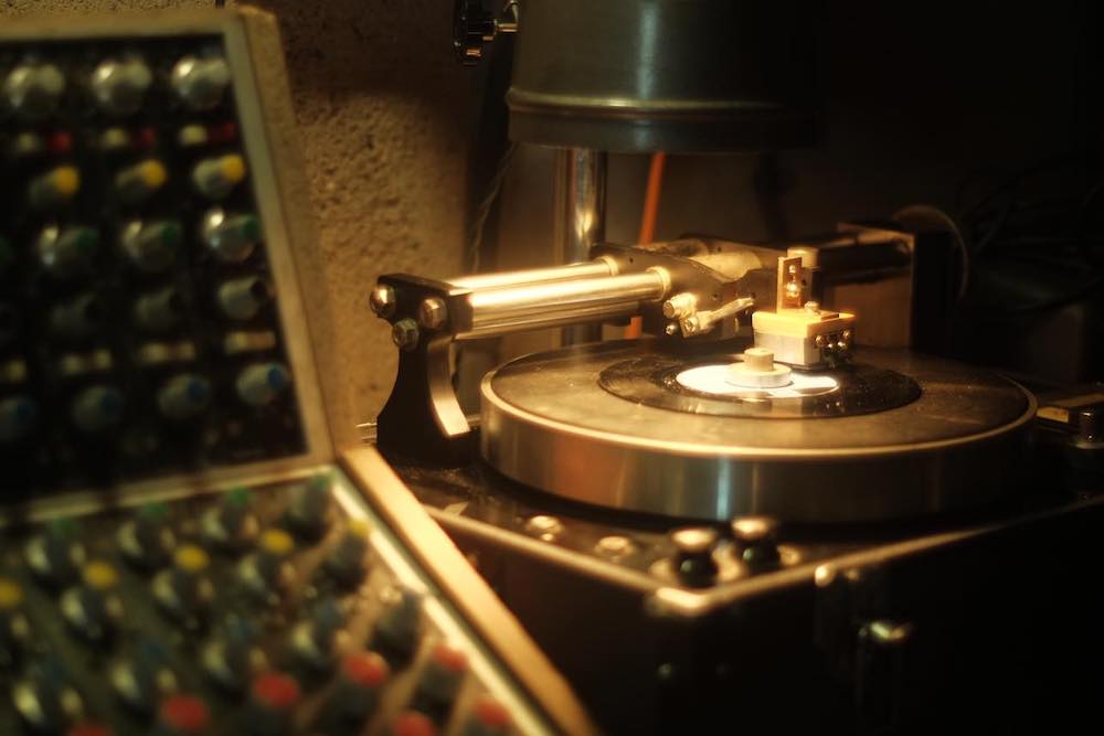 The Hara 805 VA disk recording lathe at Groovefarm Analog Recording Company, in Heath, situated in the picturesque countryside of the Peak District in England. Courtesy of Liam Walker.