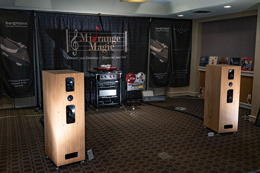 The British Audio Guys/On a Higher Note room was full of surprises, with components including the Bergmann Modi turntable/Thor Arm/Hana ML cartridge, Moonriver Audio 404 Reference integrated amplifier, Shunyata Research Alpha Cables and Hydra Alpha power conditioner, Graham Audio LS5/5f speakers, Custom Sonorus Revox PR99 tape machine, and Artesania audio rack.