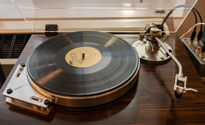 The Micro Seiki BL-91 turntable, Fidelity Research FR64S tonearm, custom platter and DaVa Field Coil MC cartridge in the TreeHaus Audiolab room.